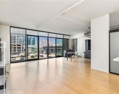 1100 S Hope Street - Photo Thumbnail 6