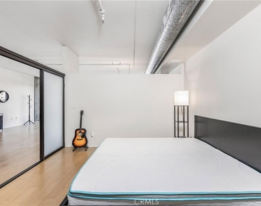 1100 S Hope Street - Photo Thumbnail 12