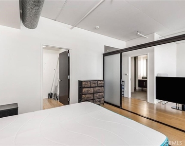 1100 S Hope Street - Photo Thumbnail 11