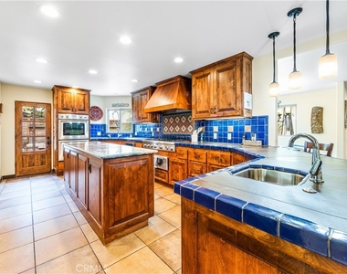 1720 Crestview - Photo Thumbnail 6