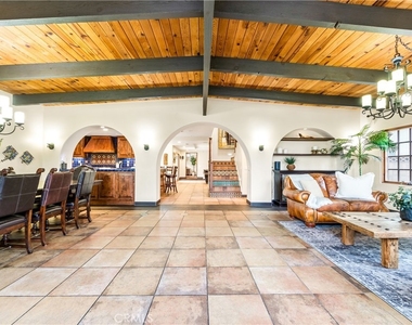 1720 Crestview - Photo Thumbnail 2