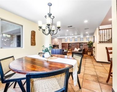 1720 Crestview - Photo Thumbnail 10