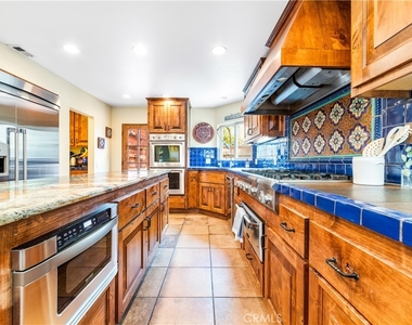 1720 Crestview - Photo Thumbnail 9
