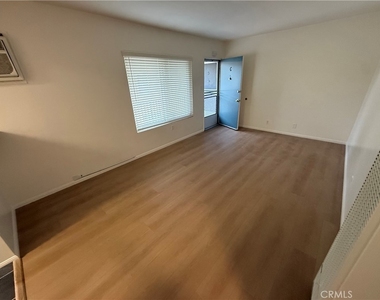 10317 Pinehurst Avenue - Photo Thumbnail 2