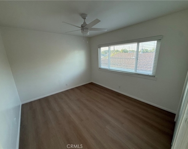 10317 Pinehurst Avenue - Photo Thumbnail 5