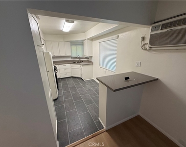10317 Pinehurst Avenue - Photo Thumbnail 11