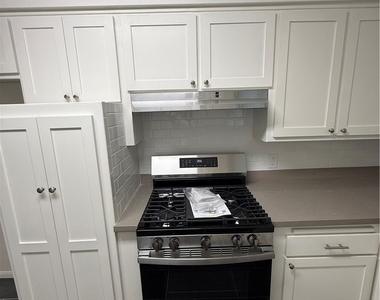 10317 Pinehurst Avenue - Photo Thumbnail 9