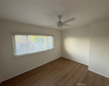 10317 Pinehurst Avenue - Photo Thumbnail 4