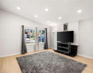 13509 Destino St - Photo Thumbnail 5