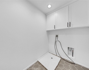 11774 Glenridge Rd - Photo Thumbnail 7