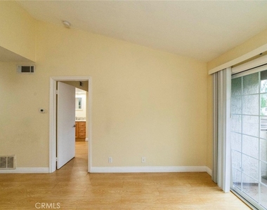 26212 E Sanz - Photo Thumbnail 3
