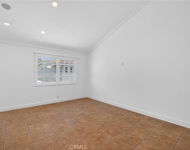 415 1/2 Heliotrope Avenue - Photo Thumbnail 6