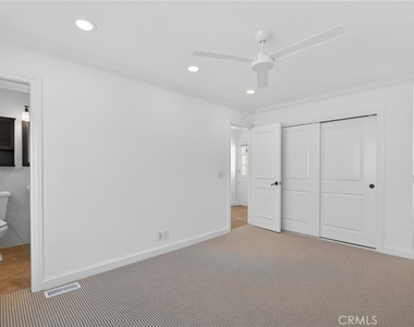 415 1/2 Heliotrope Avenue - Photo Thumbnail 11
