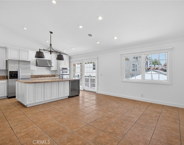 415 1/2 Heliotrope Avenue - Photo Thumbnail 4