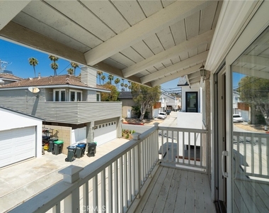 415 1/2 Heliotrope Avenue - Photo Thumbnail 5