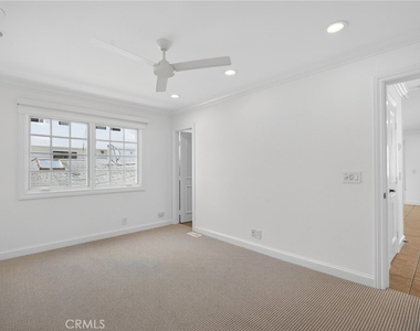 415 1/2 Heliotrope Avenue - Photo Thumbnail 10