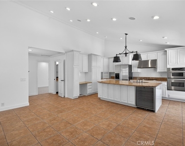 415 1/2 Heliotrope Avenue - Photo Thumbnail 7