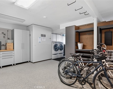 415 1/2 Heliotrope Avenue - Photo Thumbnail 16