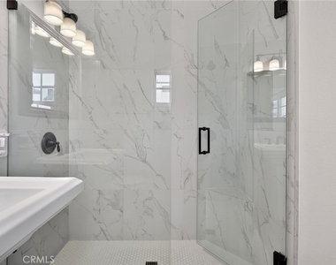 415 1/2 Heliotrope Avenue - Photo Thumbnail 13
