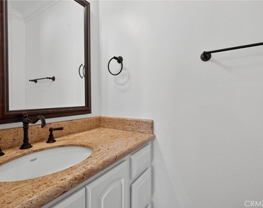 415 1/2 Heliotrope Avenue - Photo Thumbnail 14