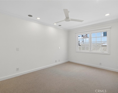 415 1/2 Heliotrope Avenue - Photo Thumbnail 9