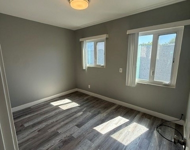 405 W Broadway - Photo Thumbnail 9