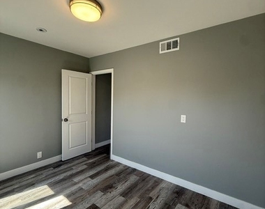 405 W Broadway - Photo Thumbnail 10