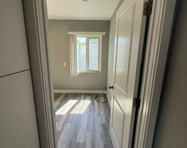 405 W Broadway - Photo Thumbnail 8