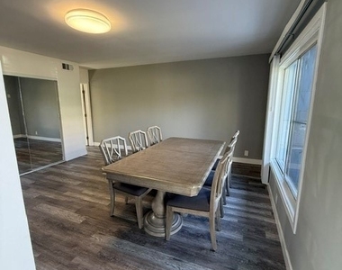 405 W Broadway - Photo Thumbnail 3