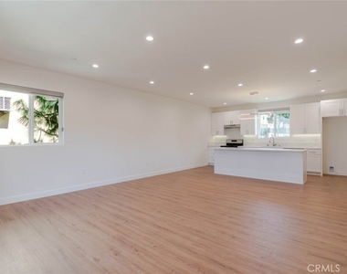 10232 Tujunga Canyon Boulevard - Photo Thumbnail 3