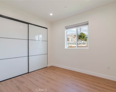 10232 Tujunga Canyon Boulevard - Photo Thumbnail 12