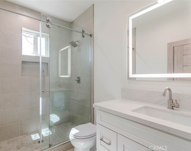 10232 Tujunga Canyon Boulevard - Photo Thumbnail 16