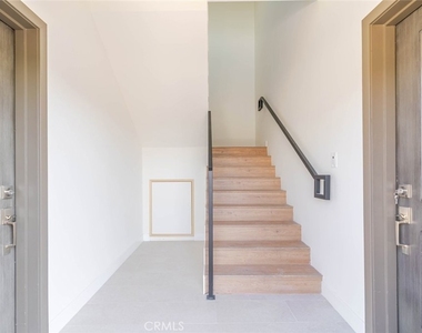 10232 Tujunga Canyon Boulevard - Photo Thumbnail 2
