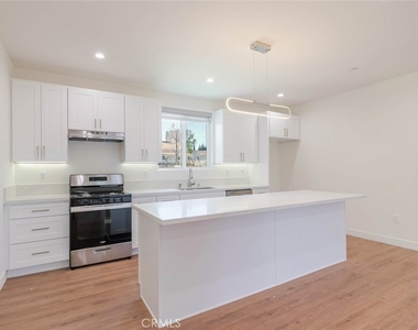 10232 Tujunga Canyon Boulevard - Photo Thumbnail 8