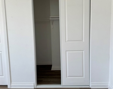 2710 W 54th - Photo Thumbnail 16