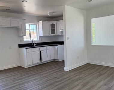 2710 W 54th - Photo Thumbnail 19