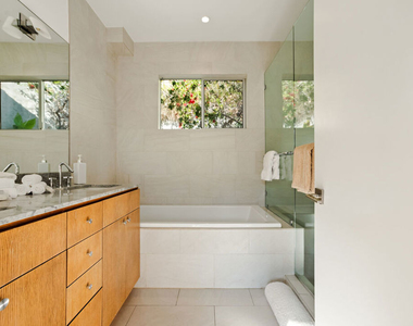 8469 Franklin Avenue - Photo Thumbnail 15