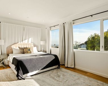 8469 Franklin Avenue - Photo Thumbnail 11