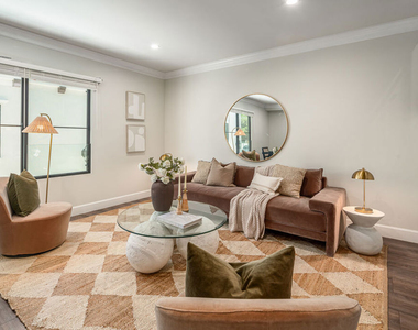 1147 N Beachwood - Photo Thumbnail 4