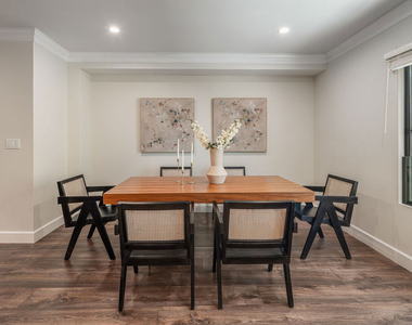 1147 N Beachwood - Photo Thumbnail 5