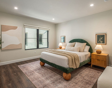1147 N Beachwood - Photo Thumbnail 13