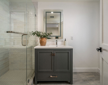 1147 N Beachwood - Photo Thumbnail 14
