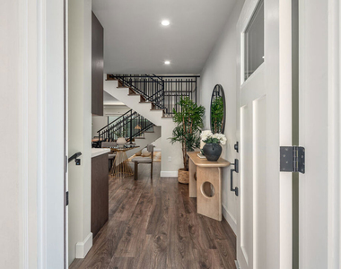 1147 N Beachwood - Photo Thumbnail 6