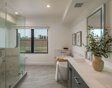 1147 N Beachwood - Photo Thumbnail 9
