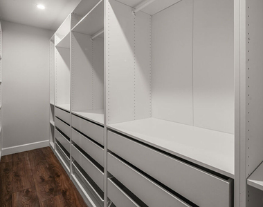 1147 N Beachwood - Photo Thumbnail 11