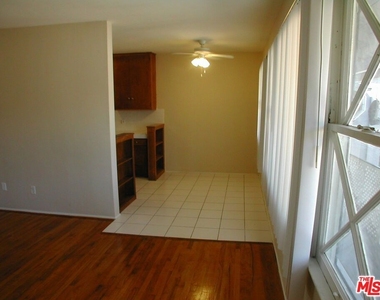 833 N Kingsley Drive - Photo Thumbnail 2