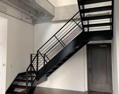 727 W 7th Street - Photo Thumbnail 1