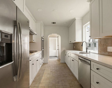 428 S Bedford Drive - Photo Thumbnail 6