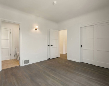 428 S Bedford Drive - Photo Thumbnail 11
