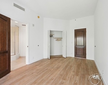 10351 Wilshire Boulevard - Photo Thumbnail 16